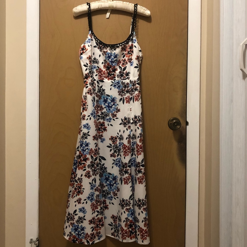 NWT NBD Sleeveless Floral Dress Size Small